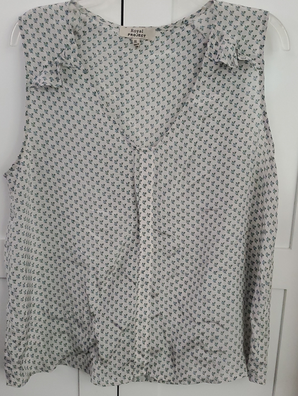 White Sleeveless Printed V-Neck Top 100%silk